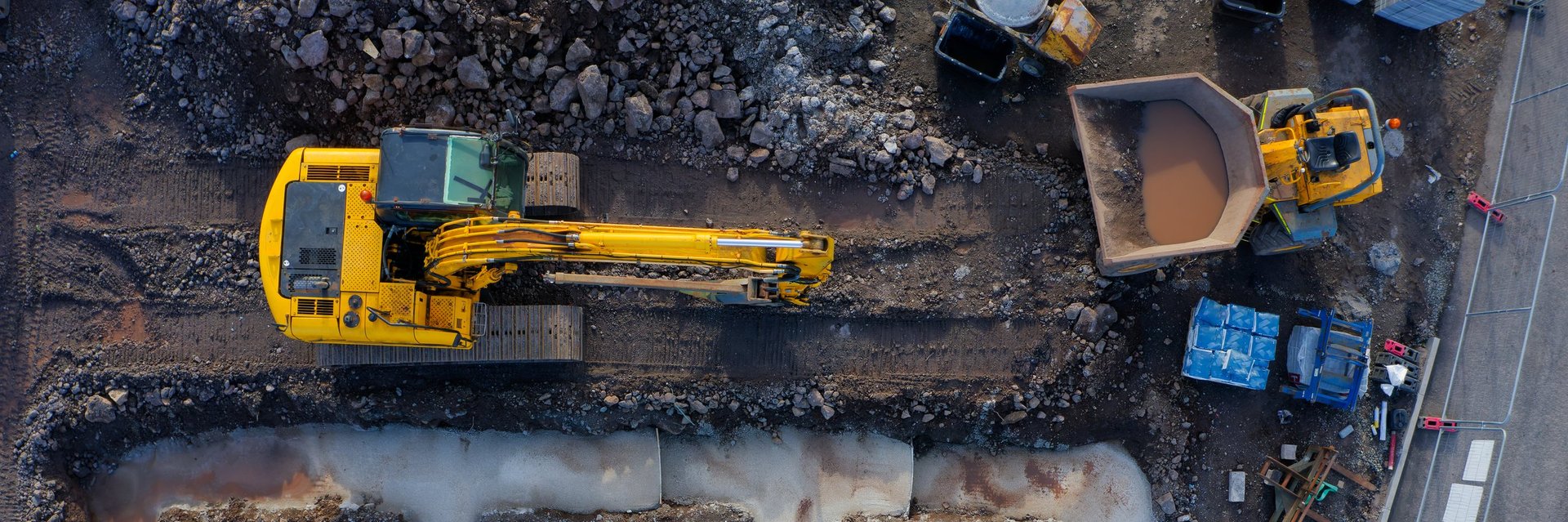 Obra de construcción en Campeche con maquinaria pesada